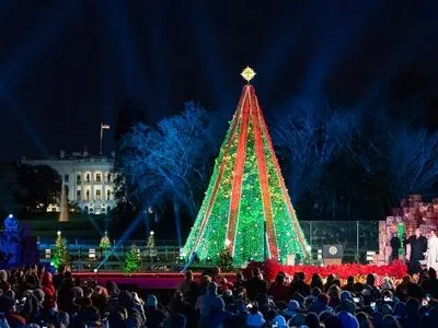 На главной рождественской елке США снова зажгли иллюминацию