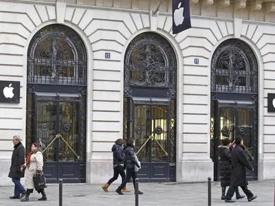 Сотрудники магазинов Apple во Франции могут остаться без обещанной Макроном премии