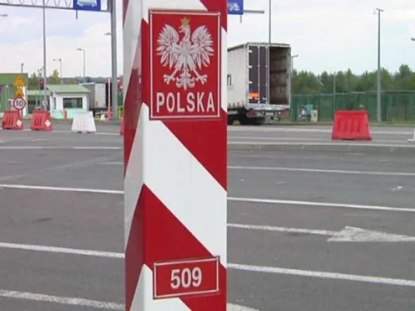 Сотні автомобілів застрягли у передсвяткових заторах на кордоні з Польщею