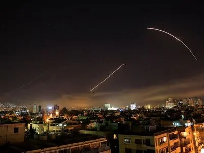 ПВО Сирии уничтожила 8 ракет при ударе на Дамаск, есть раненные