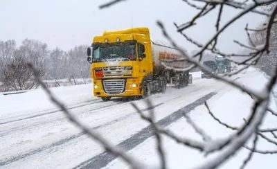 Из-за снегопада в Кировоградской области ограничили движение транспорта
