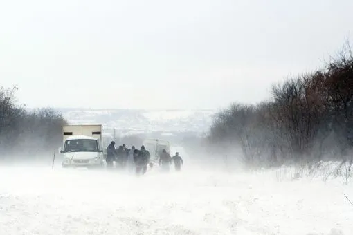 u-kharkivskiy-oblasti-mistsyami-utvorilisya-metrovi-kuchuguri-snigu