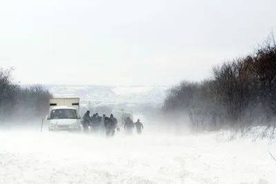 У Харківській області місцями утворилися метрові кучугури снігу