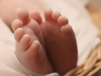 В подъезде на Закарпатье нашли новорожденного ребенка