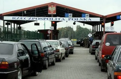 Украинцам советуют избегать путешествий в Польшу автомобилями