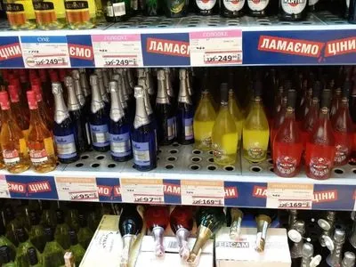 В "МЕТРО" продают алкогольные напитки без акцизных марок - активист