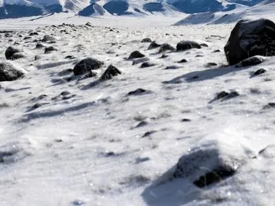 Четыре человека попавших под снежную лавину в России найдены живыми
