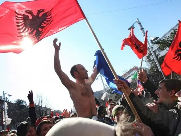 В Албанії звільнили 8 міністрів через студентські протести