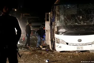 Число жертв при взрыве автобуса в Каире возросло