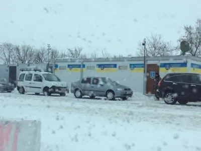 Понад 300 авто стоять у чергах на КПВВ на Донбасі