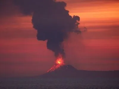 Индонезийский вулкан после извержения втрое уменьшился в размерах