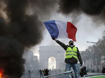 Протесты "желтых жилетов": в Париже задержали 57 человек