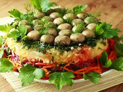 Експерт назвав термін придатності новорічних салатів