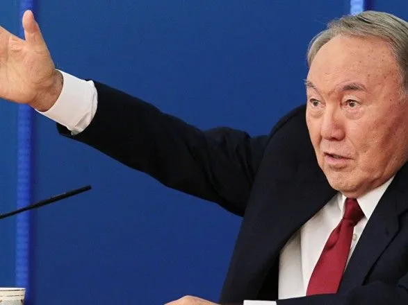 nazarbayev-poradiv-ukrayini-ta-rosiyi-ne-chekati-poki-yikh-pomiryat