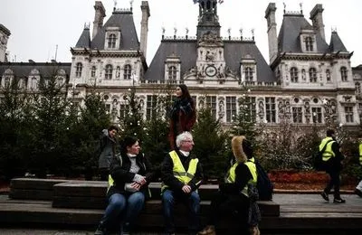 "Жовті жилети": тиша в Парижі і арешти в Ам'єні