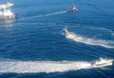 Полторак: украинские корабли продолжат ходить Керченским проливом