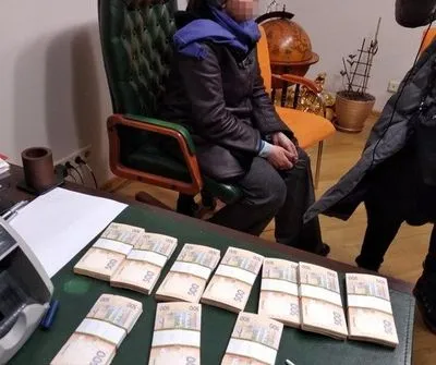 СБУ разоблачила вымогательство денег у владельцев столичного банка представителями псевдо-общественной организации