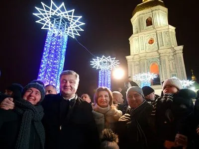 Порошенко отметил приход Нового года на Софийской площади
