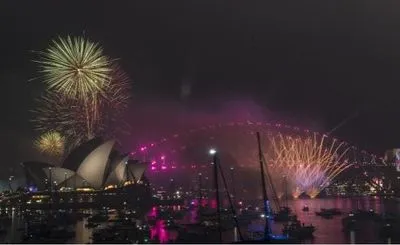 Австралия встретила Новый Год грандиозными салютами