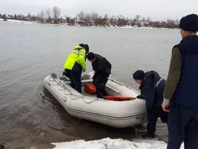 Столичные спасатели спасли двух рыбаков