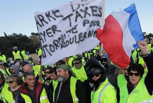 "Желтые жилеты" заблокировали нефтебазу на северо-западе Франции