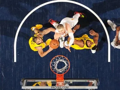 Центровой Лень провел одну из самых результативных игр сезона в НБА