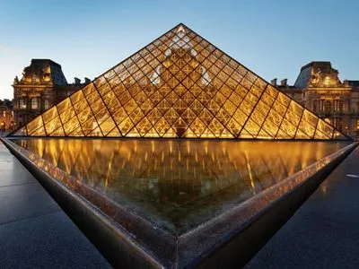 Лувр стал самым посещаемым музеем мира