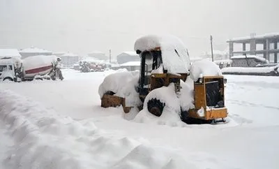 Турцию засыпало снегом: в сотни городов закрыли въезд