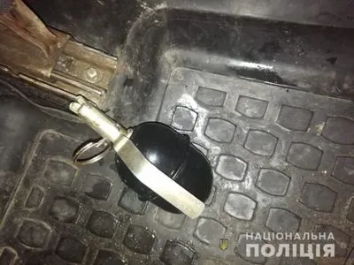 На Київщині чоловік кинув гранату в салон таксі, аби від нього не їхала кохана