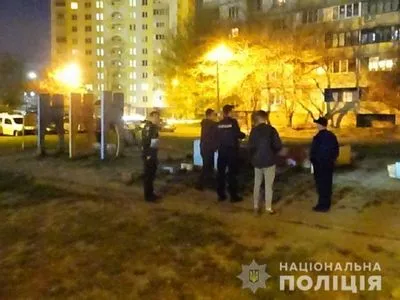 У Києві з пістолетом напали і пограбували студента