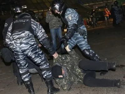 Экс-милиционера будут судить за избиение и задержание "автомайдановцев"