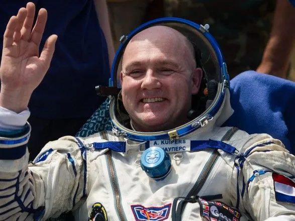 Астронавт случайно позвонил в 911 из космоса