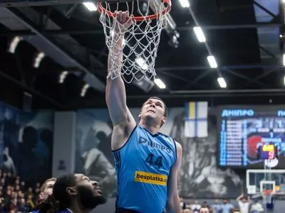 Екс-центрового клубів НБА визнали кращим гравцем місяця України