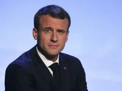 Президент Франції закликав суспільство до діалогу на тлі протестів
