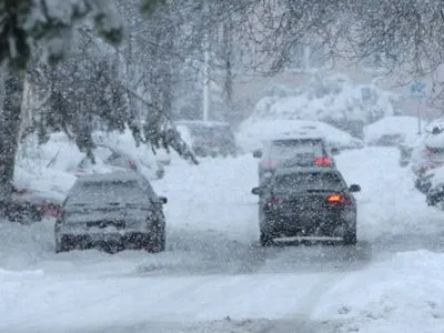 Из-за снегопада затруднено движение автотранспорта на Закарпатье