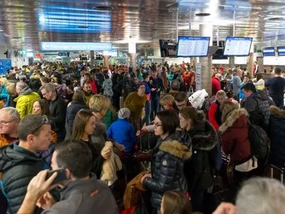 Снігопад спровокував затримки рейсів в аеропорту на заході Австрії