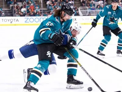Хоккеисты "Сан-Хосе" прервали победную серию лидера НХЛ