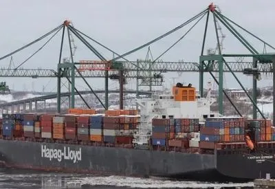 Біля узбережжя Канади горить великий контейнеровоз
