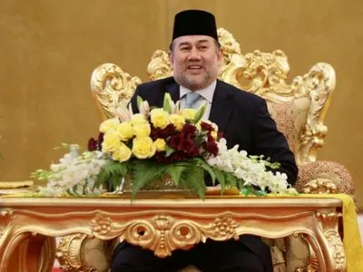 Король Малайзії зрікся престолу