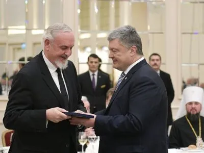 Президент вручил ордена священнослужителям Вселенского патриархата