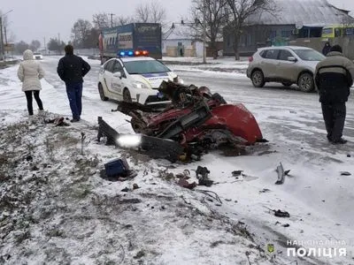 На Миколаївщині зіткнулись легкове авто та вантажівка