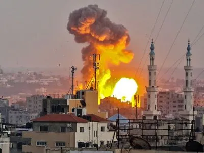 Израиль нанес удары по лагерю ХАМАС в Газе в ответ на запуск ракеты