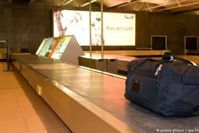 В аэропортах Берлина бастуют работники служб безопасности