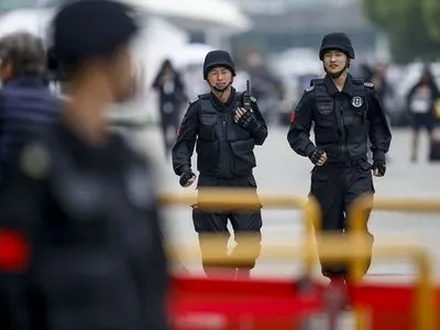 Мужчина с молотком напал на школьников в Китае