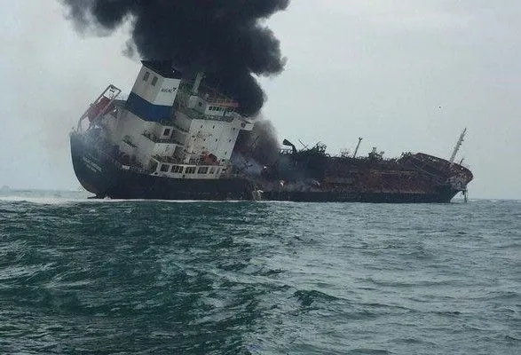 Біля узбережжя Гонконгу вибухнув нафтовий танкер