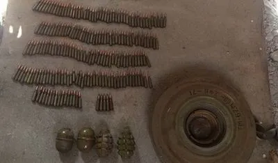 Схованку зі зброєю та боєприпасами знайшли у Луганській області