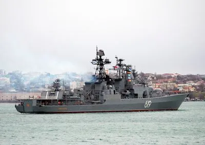 Російський бойовий корабель “Сєвєроморськ” зайшов до окупованого Севастополя