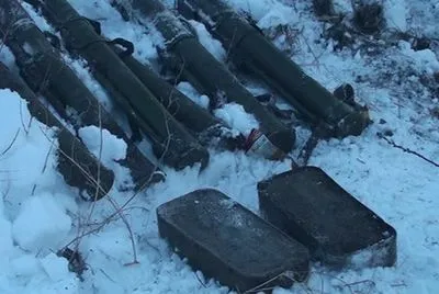 У лісосмузі на Запоріжжі знайшли сховок із гранатометами