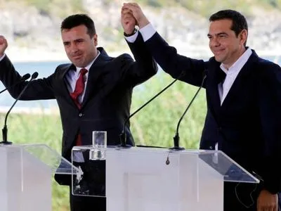 Прем'єр Греції привітав колегу з Македонії з прийняттям нової назви держави
