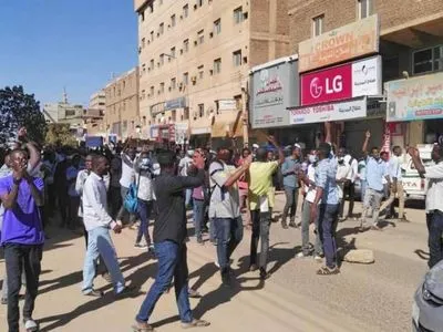 Під час протестів у Судані загинули вже 24 людини